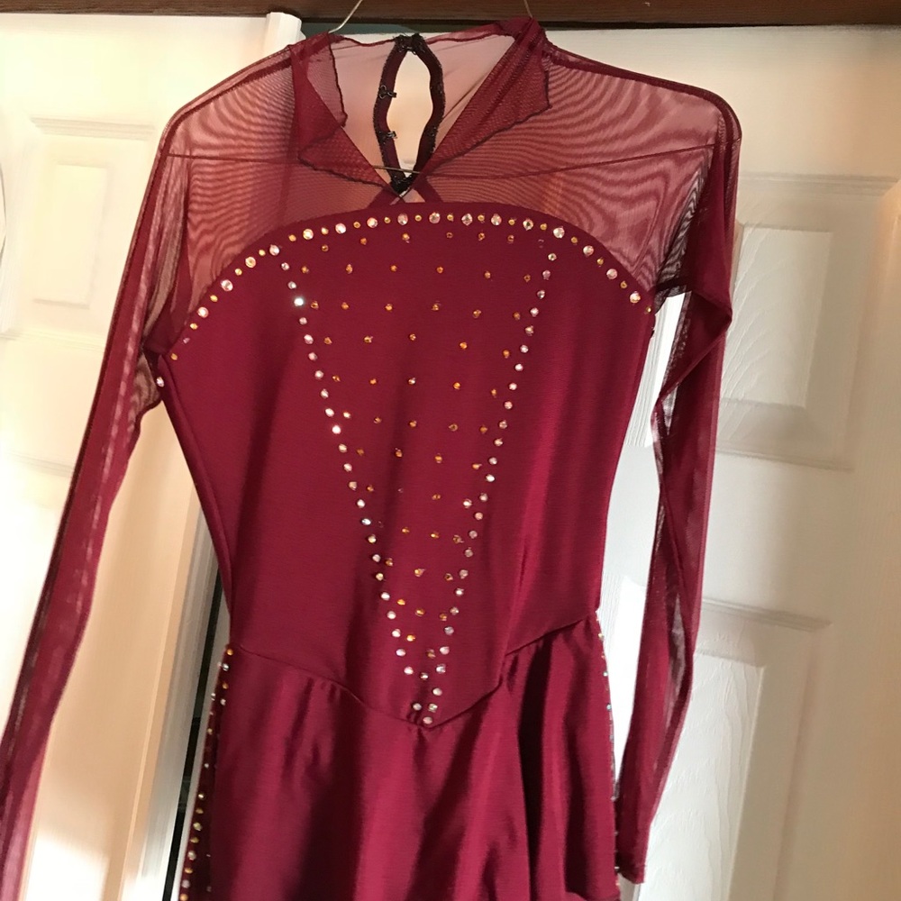 Del Arbour skating dress- Size 0-2 burgundy